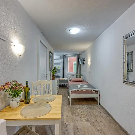 דירה Katarina רוביני